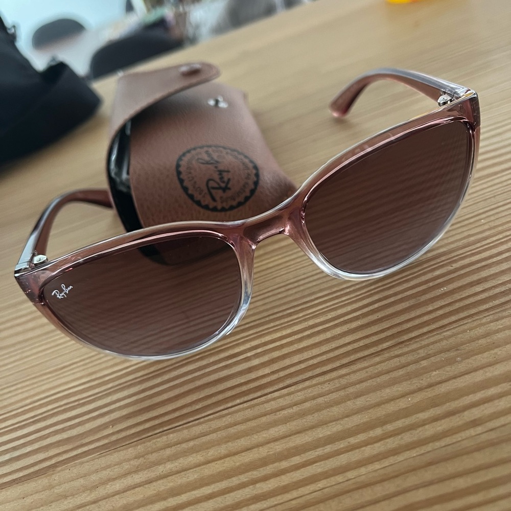Women’s Ray-Ban Sunglasses